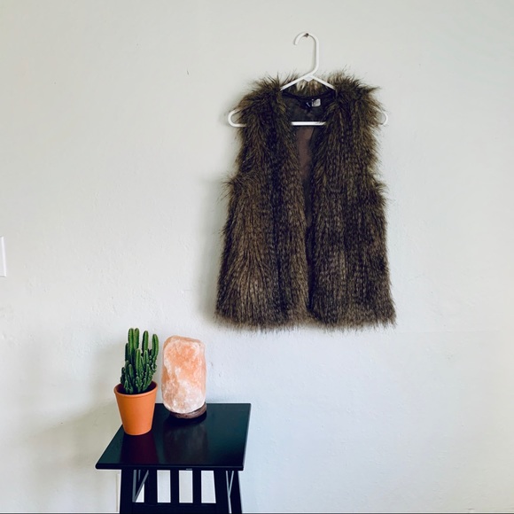H&M Jackets & Blazers - H&M fun furry vest!